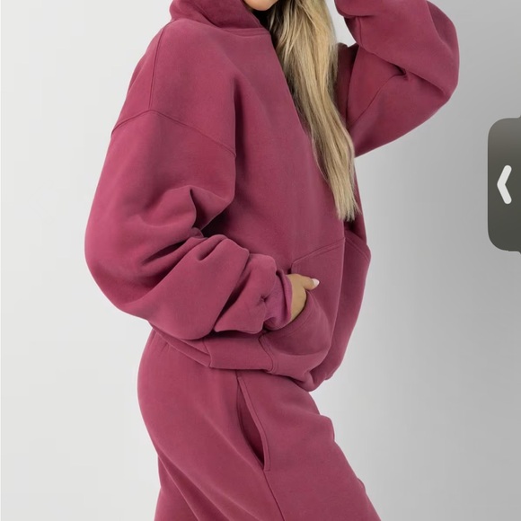 Comfrt Tops - NIB Comfrt Limited Edition Minimalist Hoodie in Berry Sz medium. Sold out online